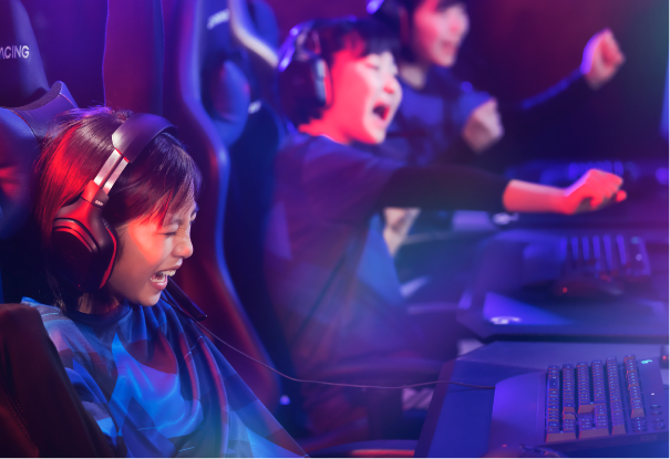 ゲームをしている人の様子